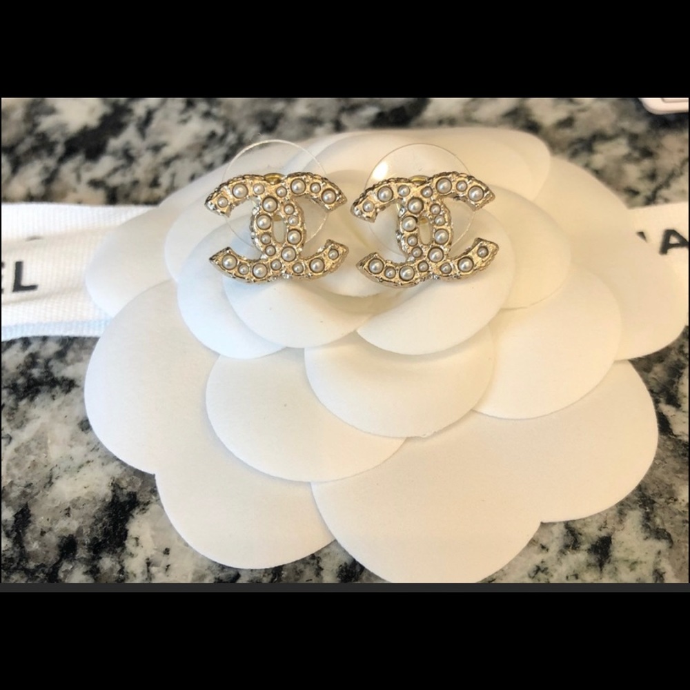Chanel small gold earrings